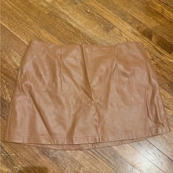 Size XL Abercrombie & Fitch faux leather tan/ brown mini skirt - Picture 8 of 8